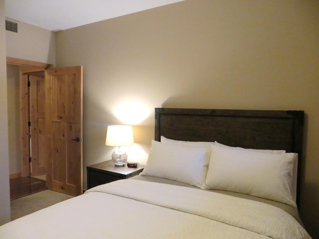 Luxury Canmore Vacations חדר תמונה
