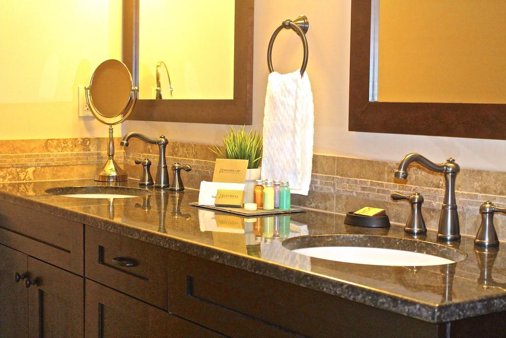 Luxury Canmore Vacations מראה חיצוני תמונה